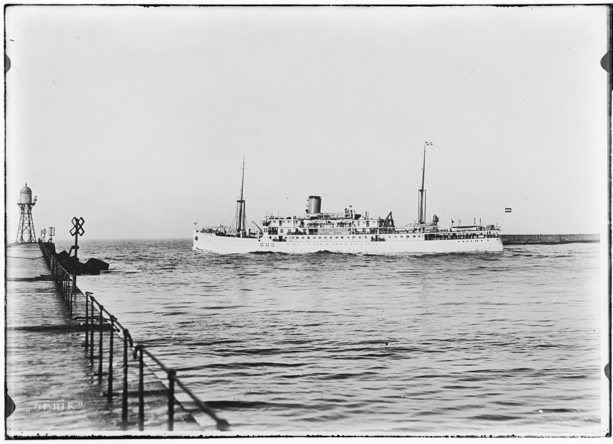 2018.1479; Glasnegatief van het vracht- en passagiersschip Ophir (Nederlands, 1929); glasnegatief