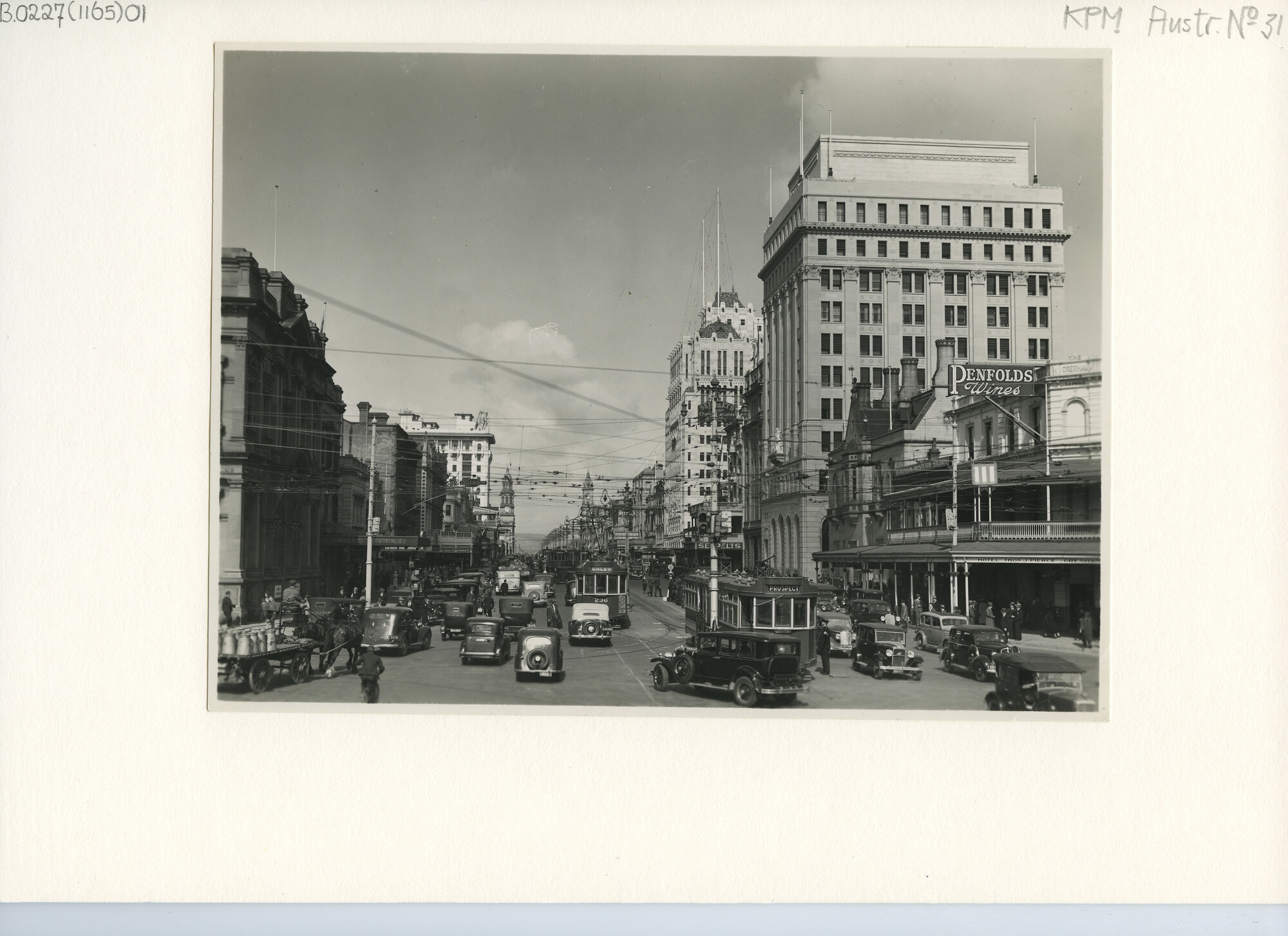 B.0227(1165)01; Foto van een straatgezicht te Adelaide (Australië); foto
