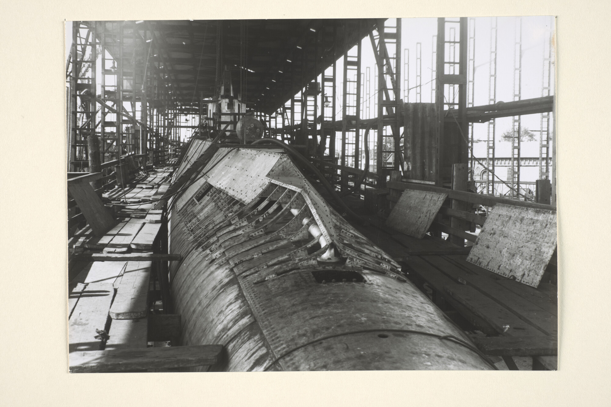 1994.7362; Reproductiefoto's - uit een fotoalbum - m.b.t. de bouw van de onderzeeboot Hr.Ms. 'O 16' bij de Koninklijke Maatschappij 'De Schelde' te Vlissingen [...]; fotoreportage