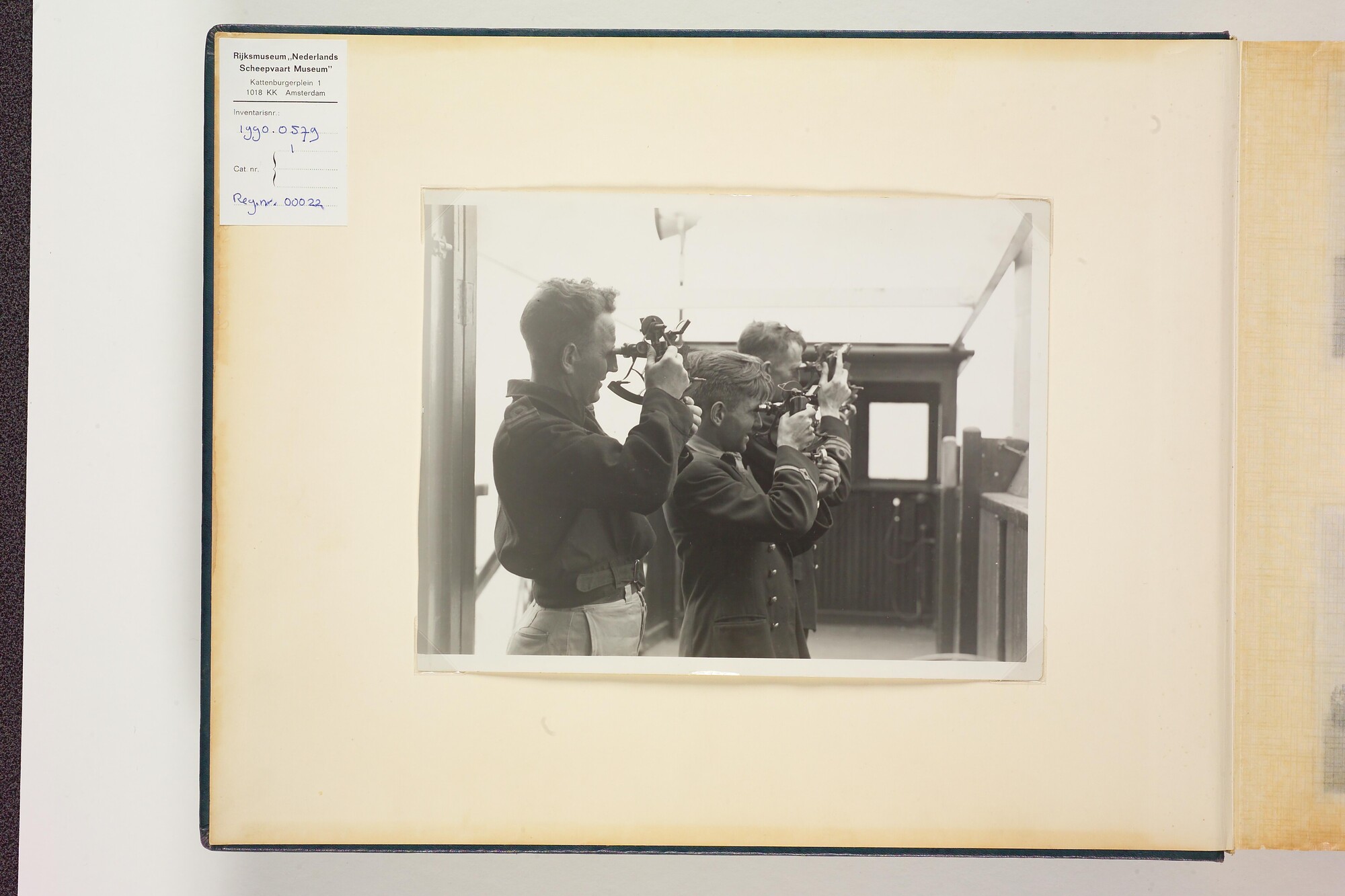 1990.0579; Tweede album met foto's van het walvismoederschip ms. Willem Barendsz (I); fotoalbum