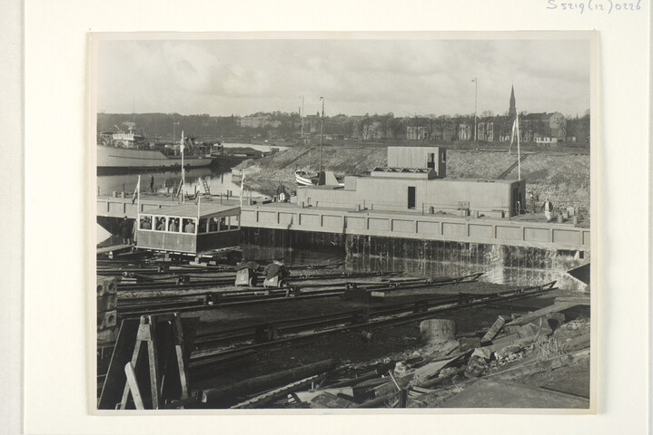 S.5219(12)0226; De doop en tewaterlating van de op de dwarshelling van de ASM gebouwde zandzuiger 'Sliedrecht XII'; foto