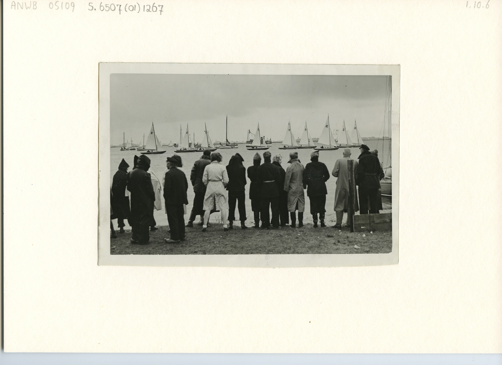 S.6507(01)1267; Foto van de start van de Pampusklasse tijdens de Sneekweek; foto