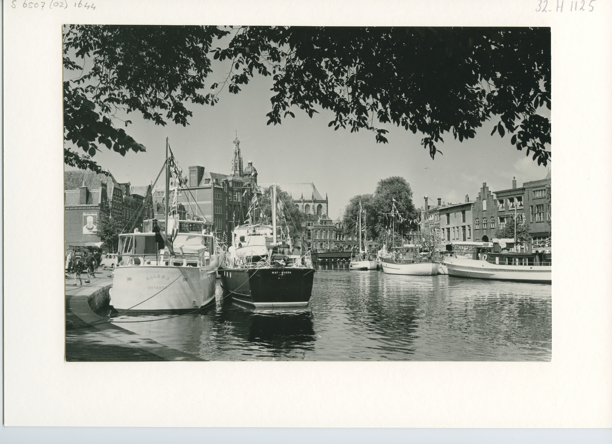 S.6507(02)1644.02; Zwart-wit foto van de deelnemers aan de Pavillon d'Or 1955; foto