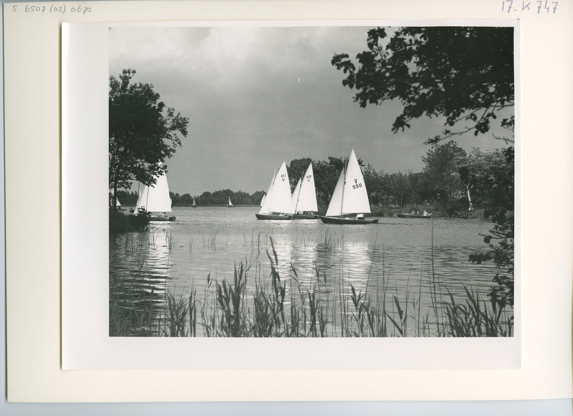 S.6507(02)0670.03; Zwart-wit foto van de Vrijheidsklasse op de Kralingse Plas en op de Reeuwijkse Plassen; foto