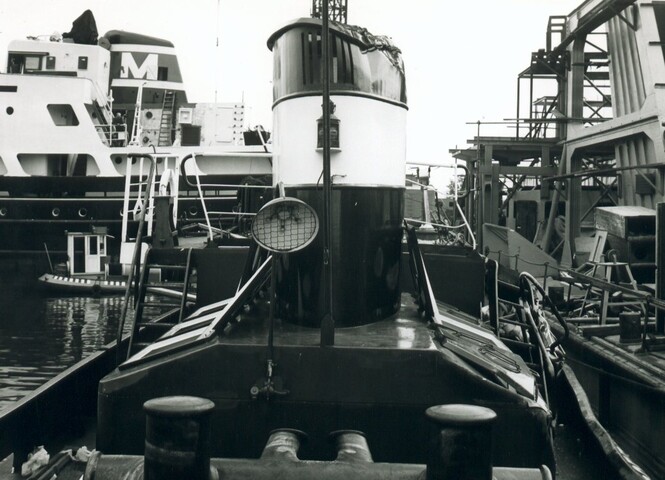 S.5219(12)0530; Aanvaringsschade (in- en exterieur) van de havensleepboot 'Hermina E. Goedkoop' (21) van Reederij v/h Gebroeders Goedkoop [...]; fotoreportage