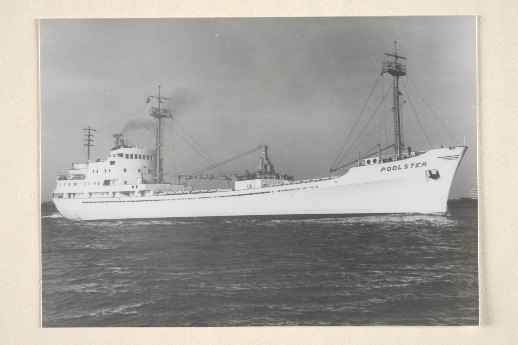 1995.6923; Het koelschip ms. 'Poolster' van het Scheepvaartbedrijf NV; foto