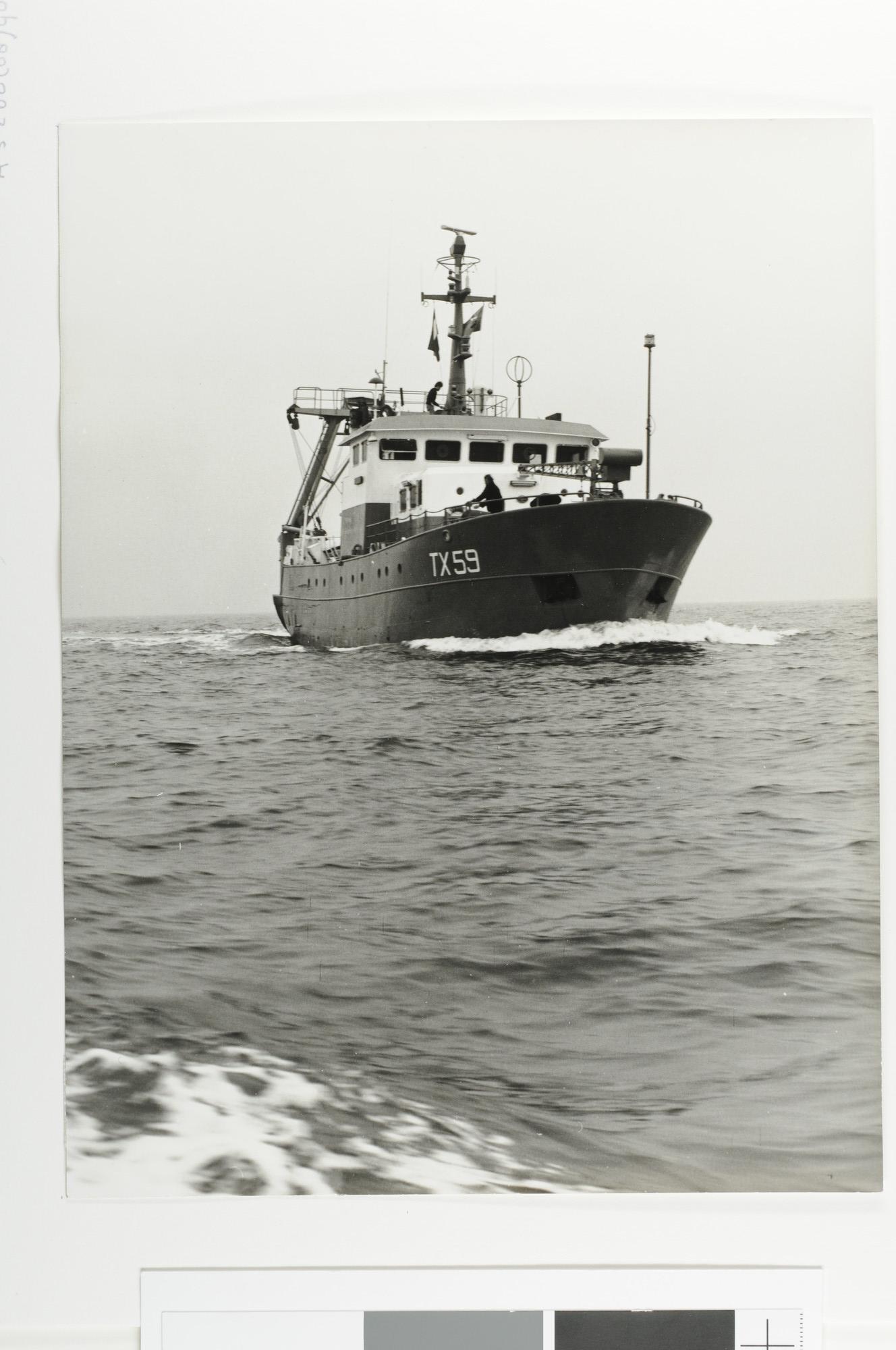 A.5260(08)40; Het visserij-onderzoeksvaartuig ms. 'Aurelia' (TX 59) van het Nederlands Instituut voor Onderzoek ter Zee; foto