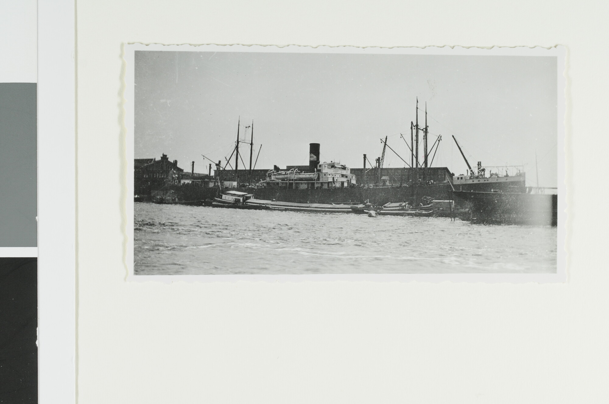S.4380(04)532; Het vrachtschip ss. IJstroom (ex- Lombok) van de Holland West Afrika [...]; foto