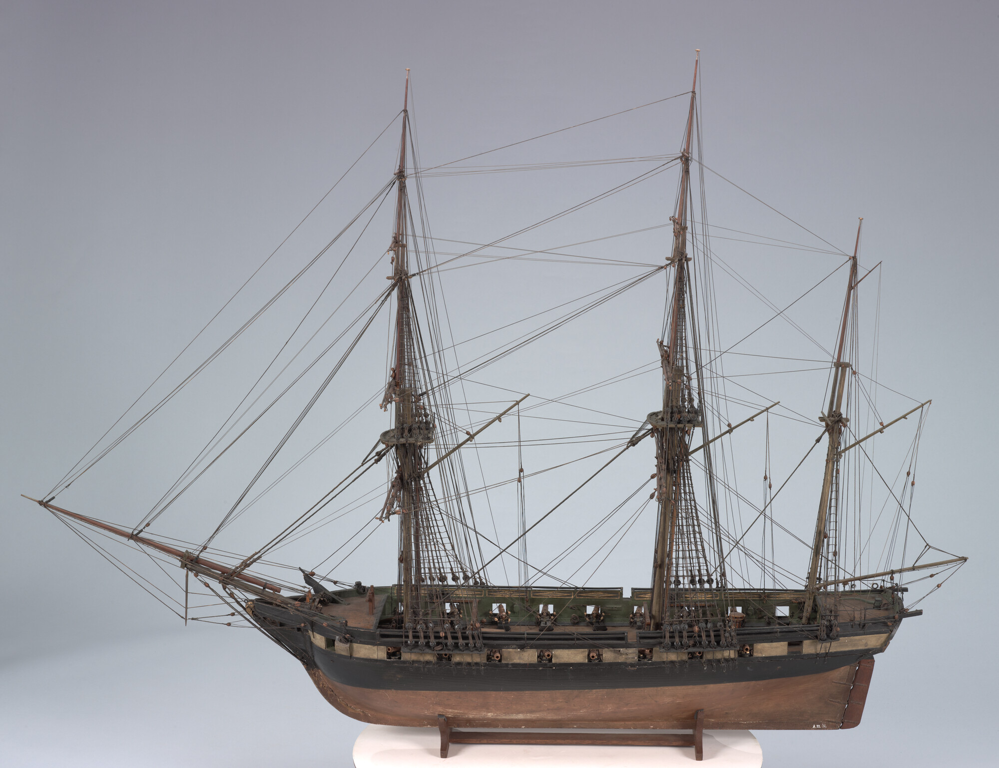 A.0111(03); Model van een driemaster; scheepsmodel