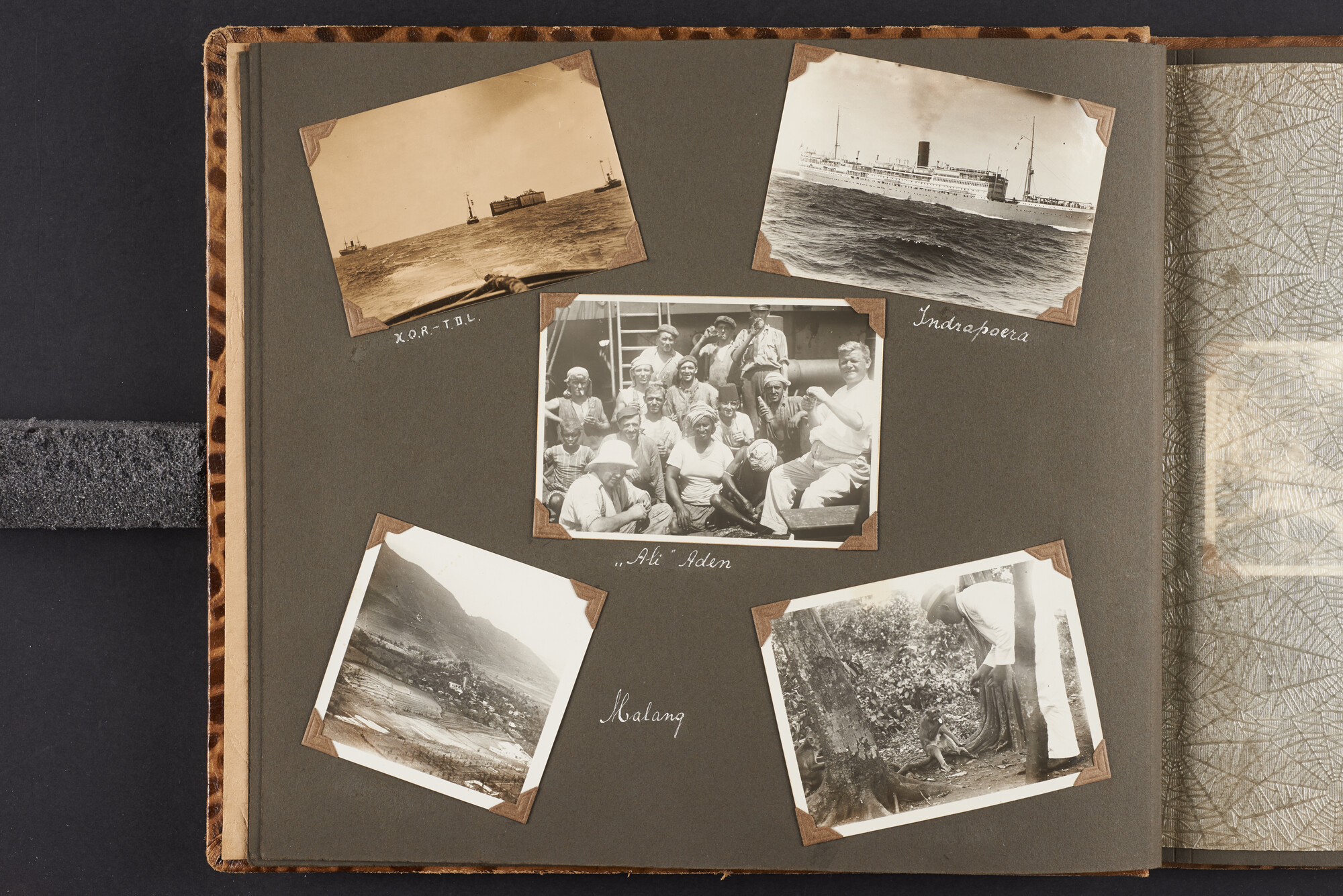 2016.0059; Fotoalbum van werkzaamheden van L. Smit & Co's Internationale Sleepdienst; fotoalbum