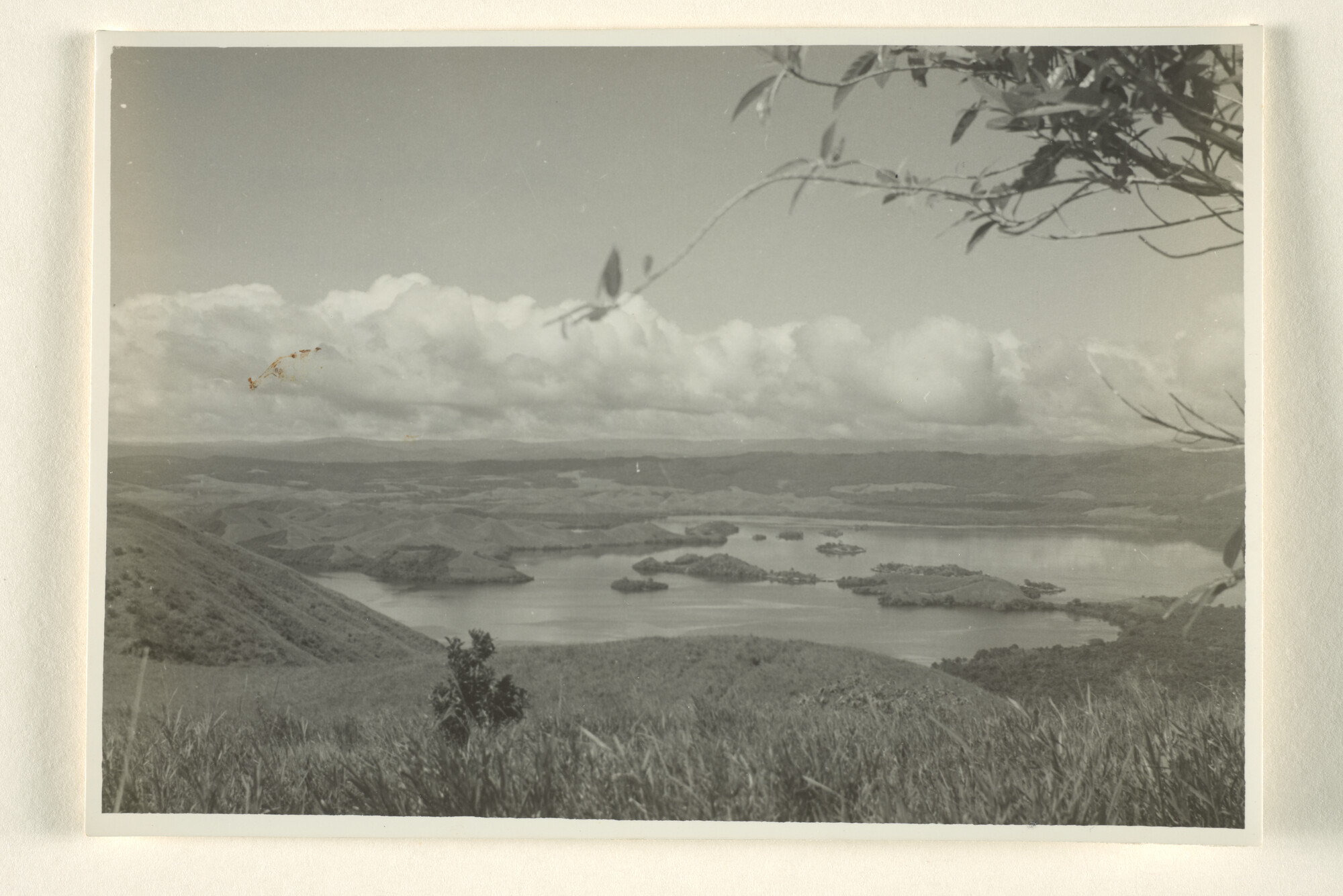 1997.1343; Fotoimpressies van papoea's rond de Wisselmeren in Nederlands Nieuw Guinea; fotoreportage