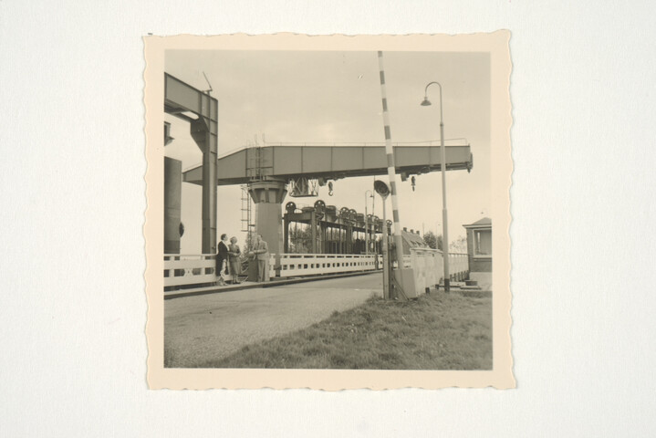 S.5219(12)0579; Foto's van de keersluit bij Kadoelen in de Noordoostpolder; fotoreportage