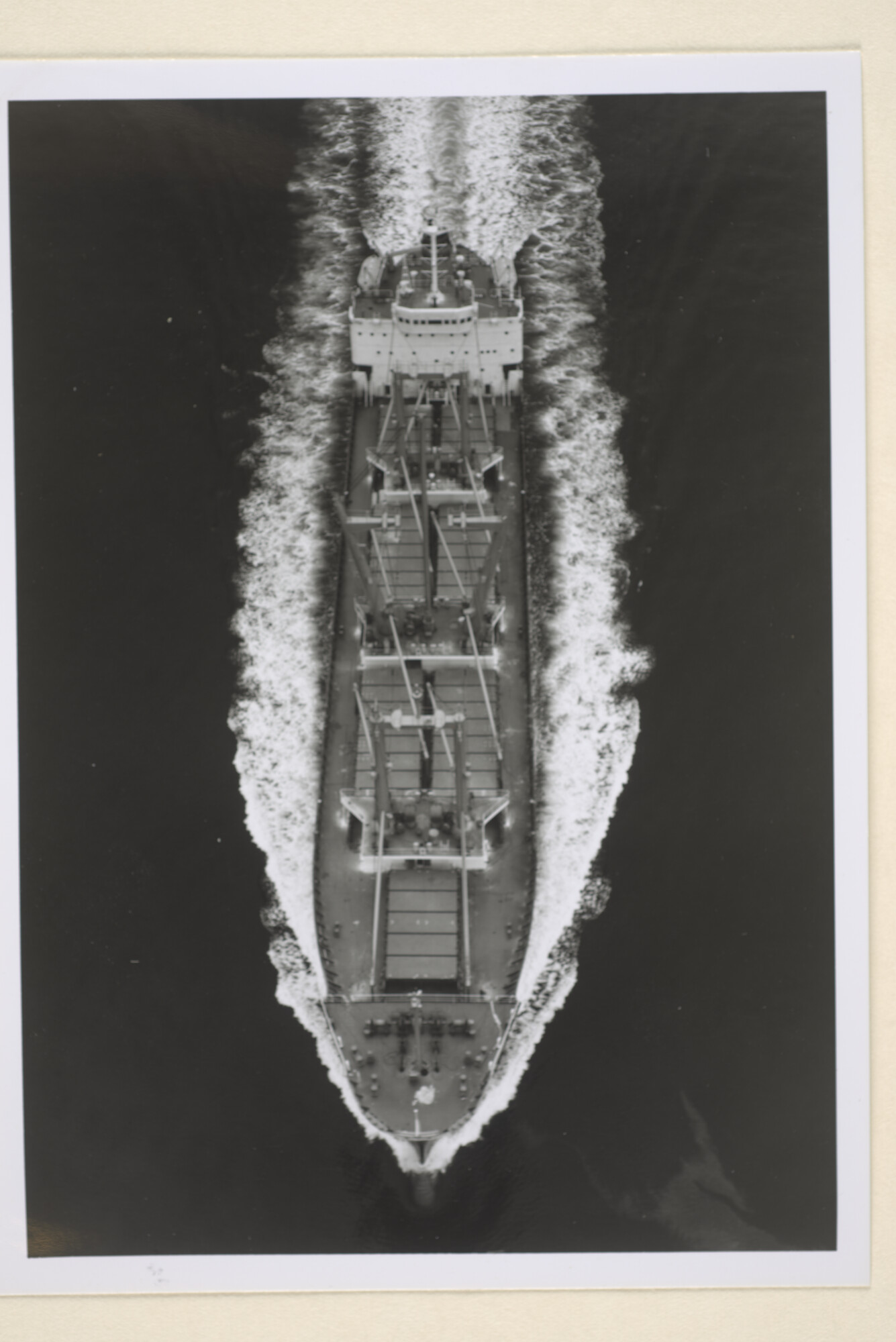 1996.0550; Luchtfotos van het vrachtschip ms. Heelsum van de Stoomvaart Maatschappij [...]; fotoreportage