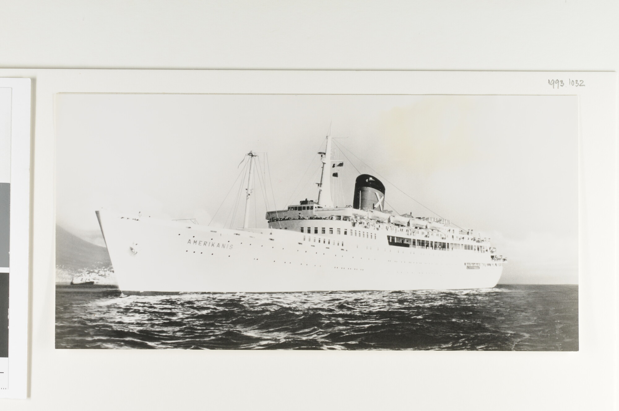 1993.1032; Het Griekse cruiseschip ms. Amerikanis (ex- Kenya Castle) van Chandris [...]; foto