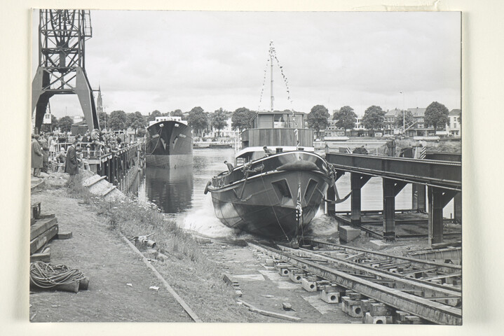S.5219(12)0384; Fotos van de tewaterlating van de havensleepboot Hendrik P. Goedkoop (27) [...]; fotoreportage
