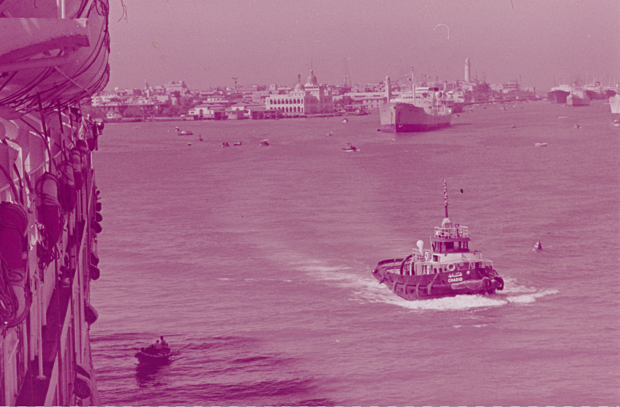 2015.0302; Dia van ms. Oranje in de haven van Port Said; diapositief