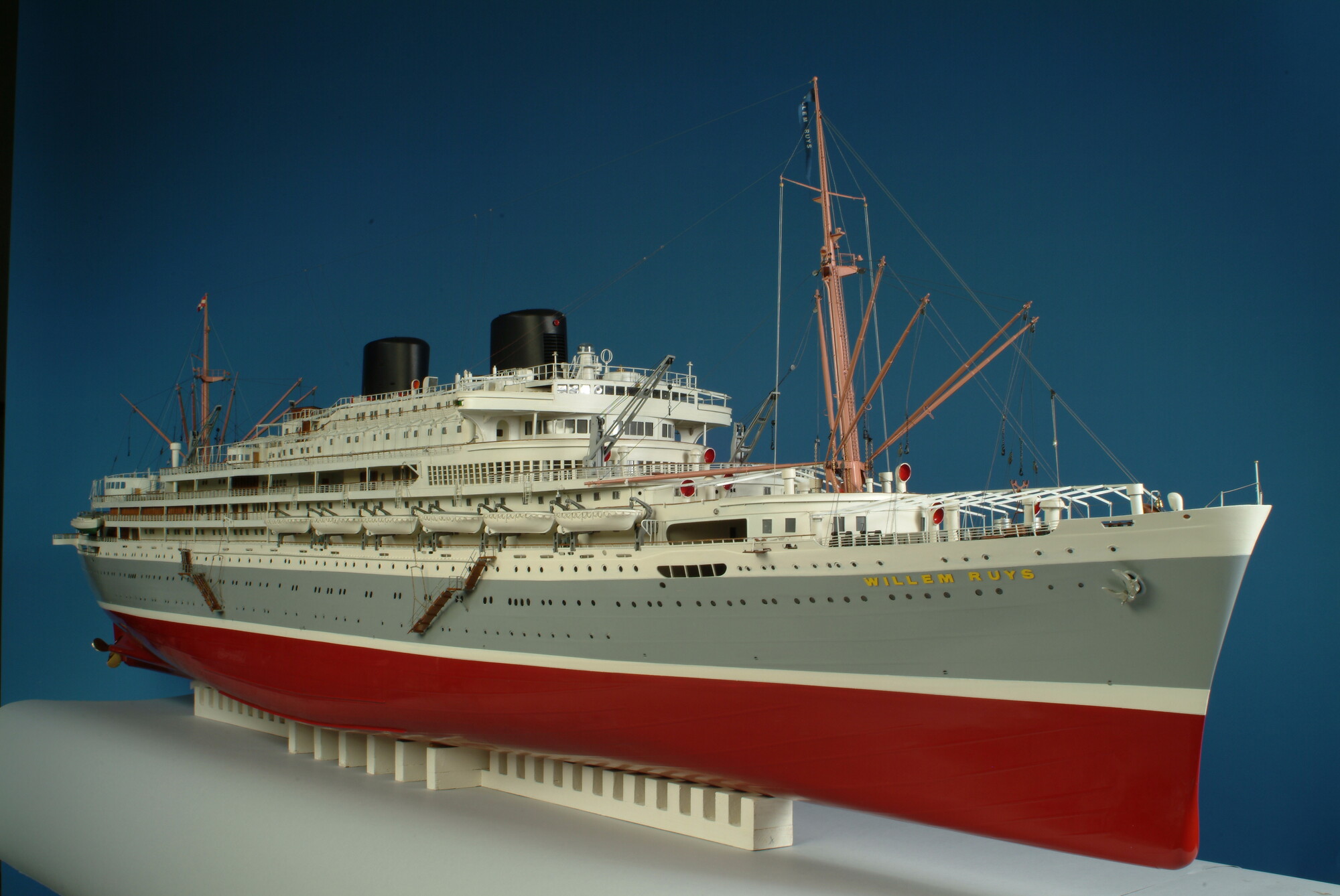 A.7029; Model van het passagiersschip ms. Willem Ruys; scheepsmodel