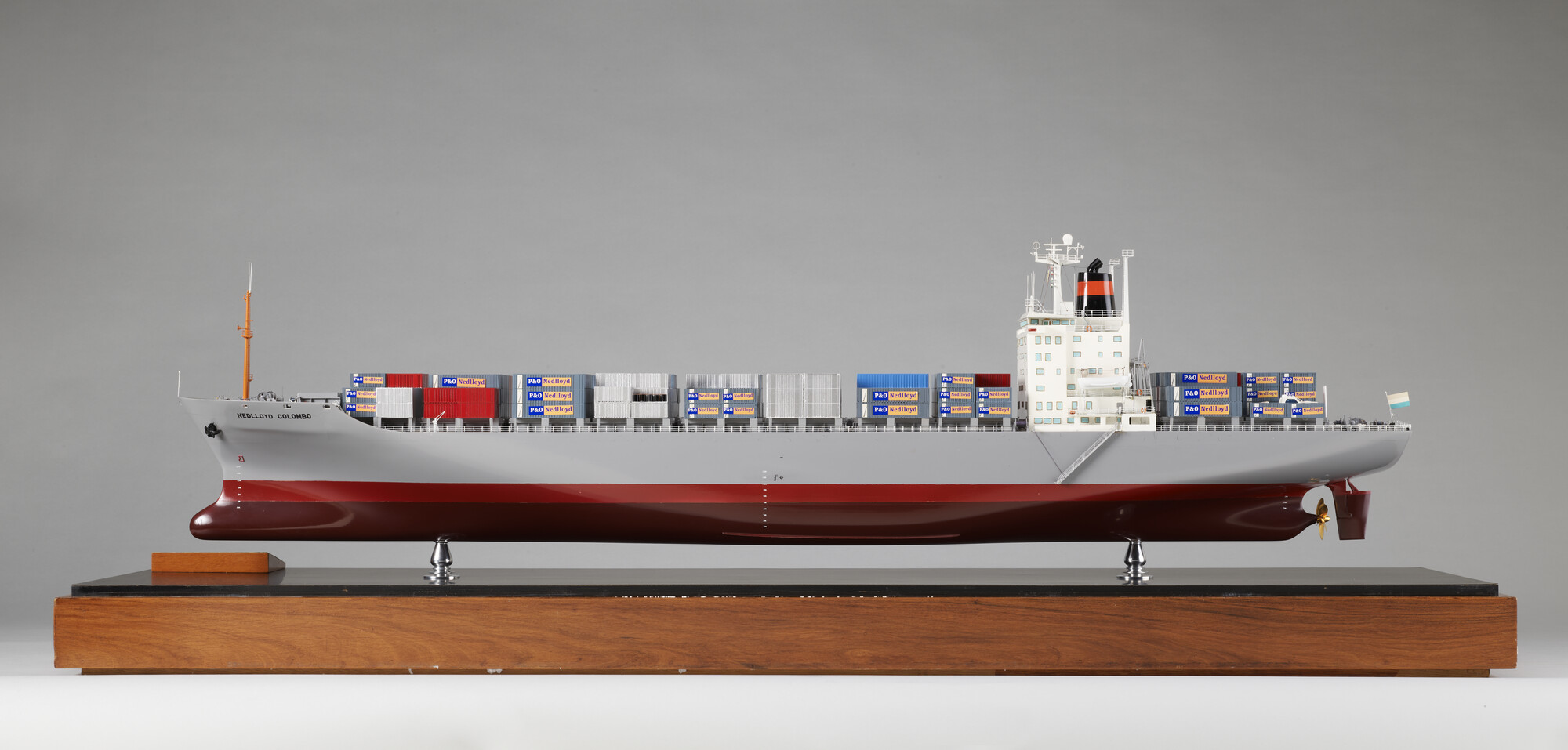 2008.0244; Model van het ms. Nedlloyd Colombo; scheepsmodel