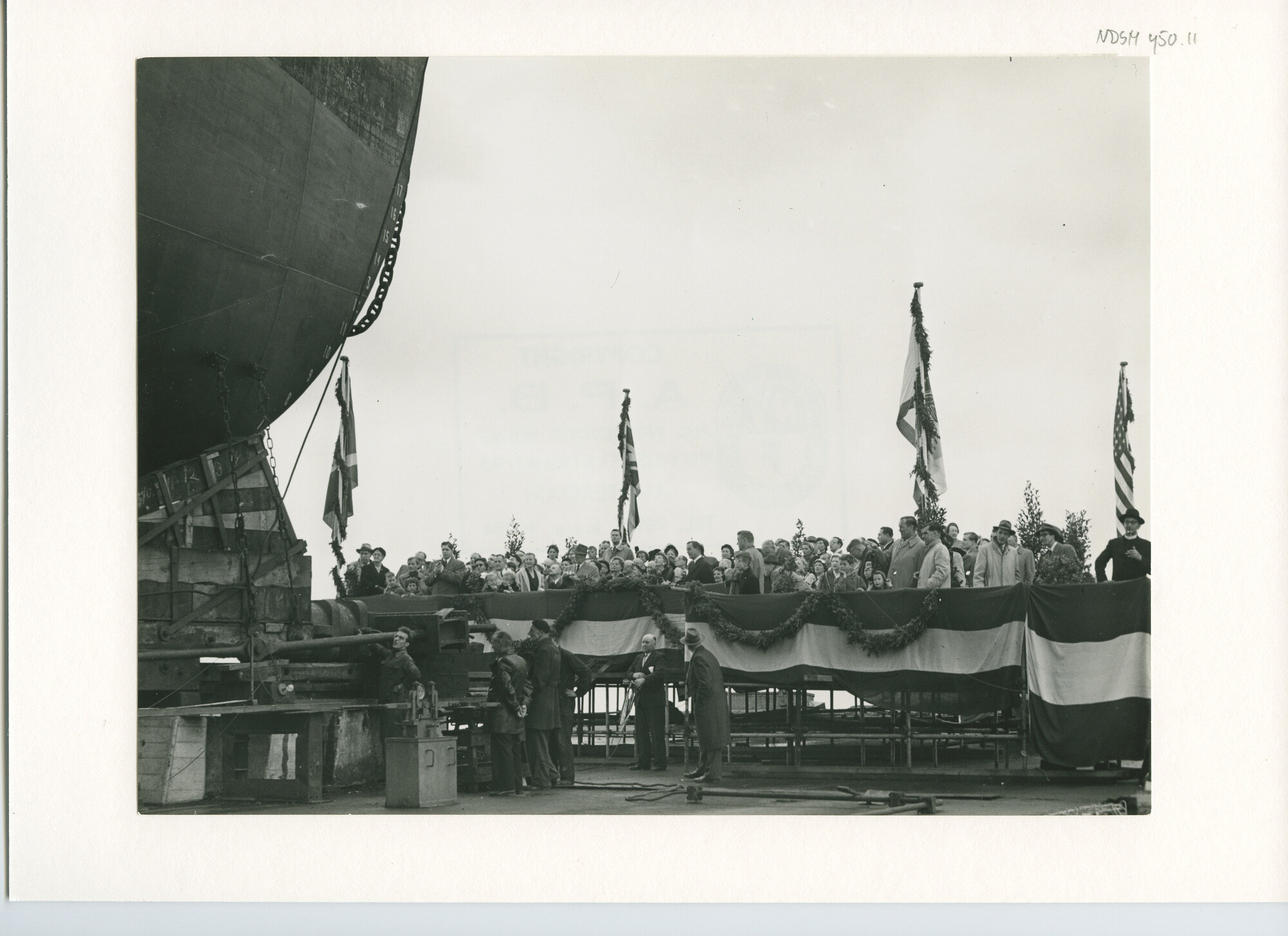 S.5444(2332)2; Foto van de tewaterlating van de tanker ts. Sylvan Arrow; foto