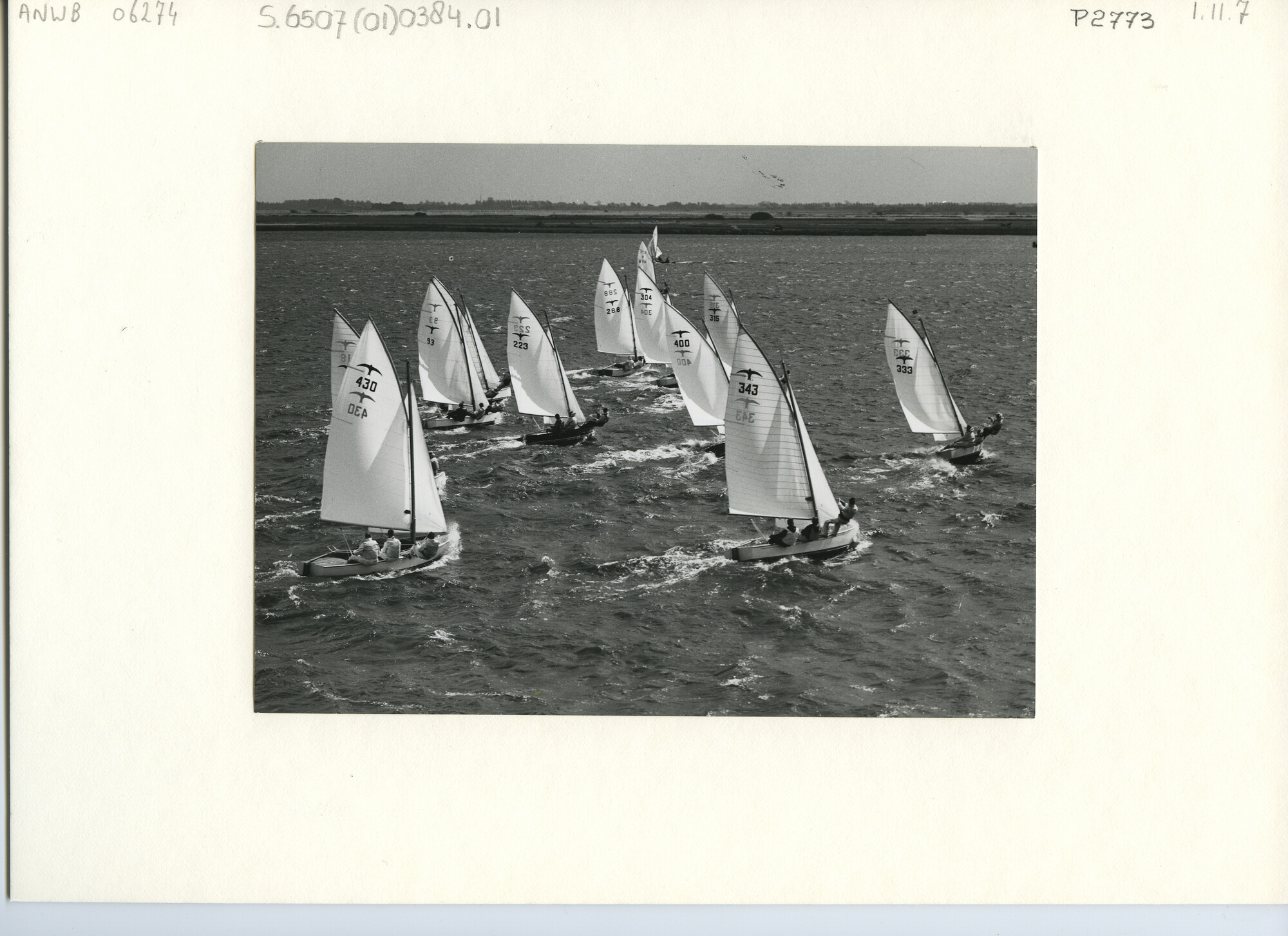 S.6507(01)0384.01; Foto van de Sneekweek 1962: de Valkenklasse na de start; foto