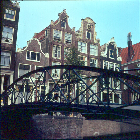S.9100(0893); Melmeisjesbrug over de "Brouwersgracht te Amsterdam; diapositief