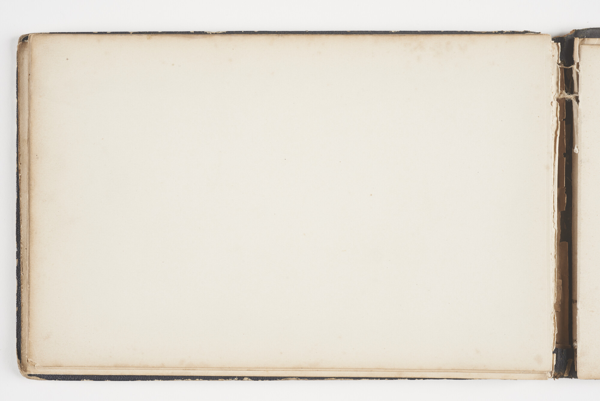 A.2019(01); Schetsboek met studies van binnenvaartschepen en zeeschepen; schetsboek