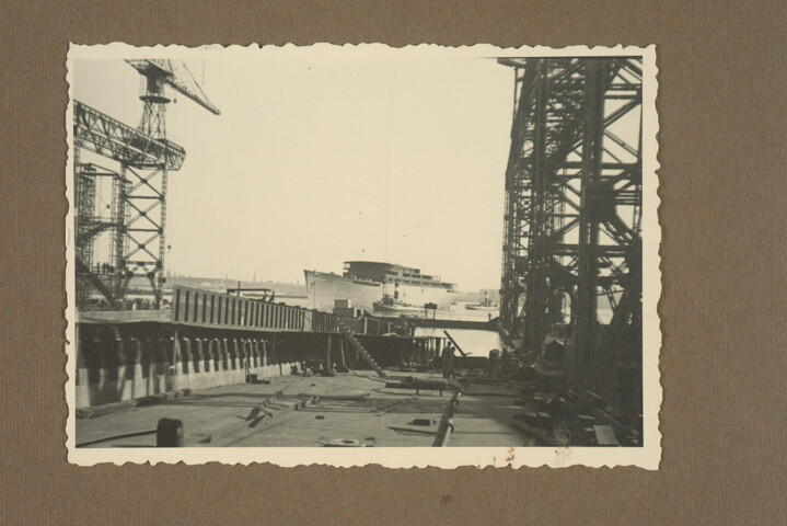 2001.1755; Omslag met vele foto's en knipsels van meest bergingsactiviteiten door Reederij v/h Gebroeders Goedkoop te Amsterdam in de periode 1929 / 1949; omslag