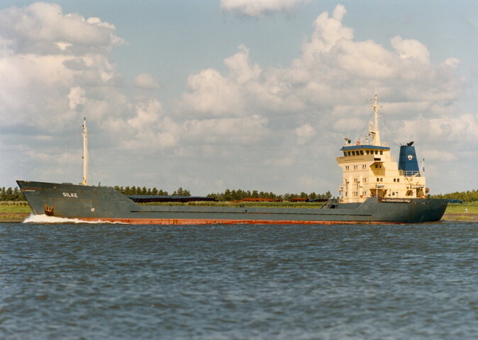 2000.5639; Kleurenfoto van de coaster ms. Silke (ex- Sylvia Epsilon) [...]; foto