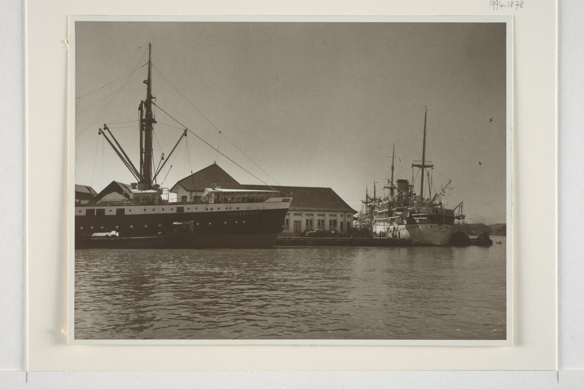 1994.1878; Fotos van ms. Van Riebeeck van de KPM [...]; fotoreportage