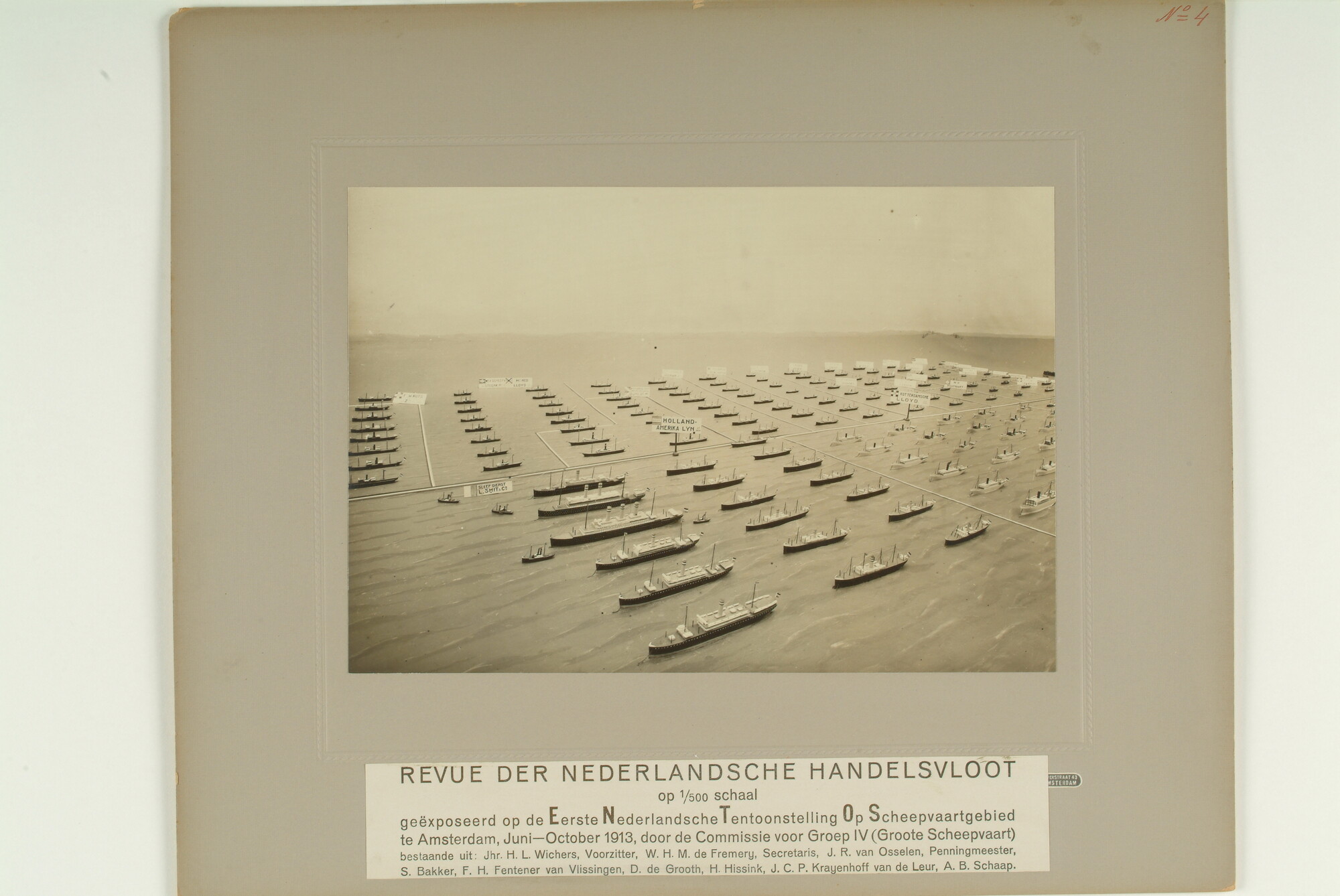 S.0201d; Opnamen van de Revue van de Nederlandse handelsvloot tentoongesteld op de ENTOS; foto
