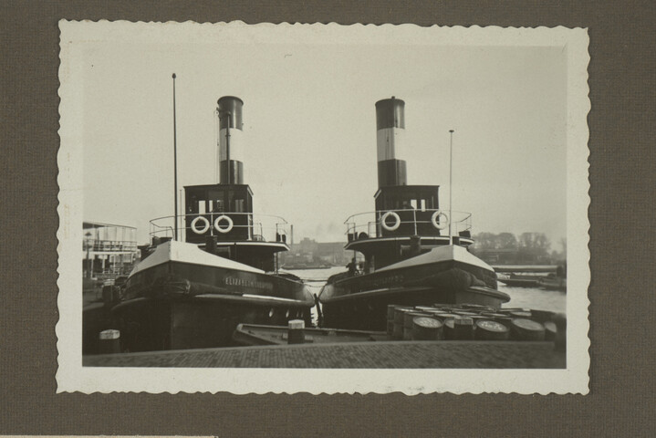 2001.1755; Omslag met vele foto's en knipsels van meest bergingsactiviteiten door Reederij v/h Gebroeders Goedkoop te Amsterdam in de periode 1929 / 1949; omslag
