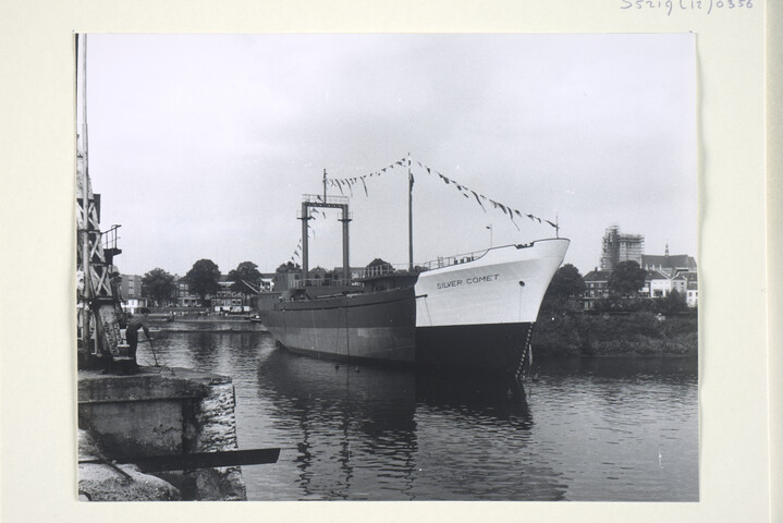 S.5219(12)0356; Foto's van de tewaterlating van het koelschip ms. 'Silver Comet', gebouwd op de langshelling van de ASM; fotoreportage