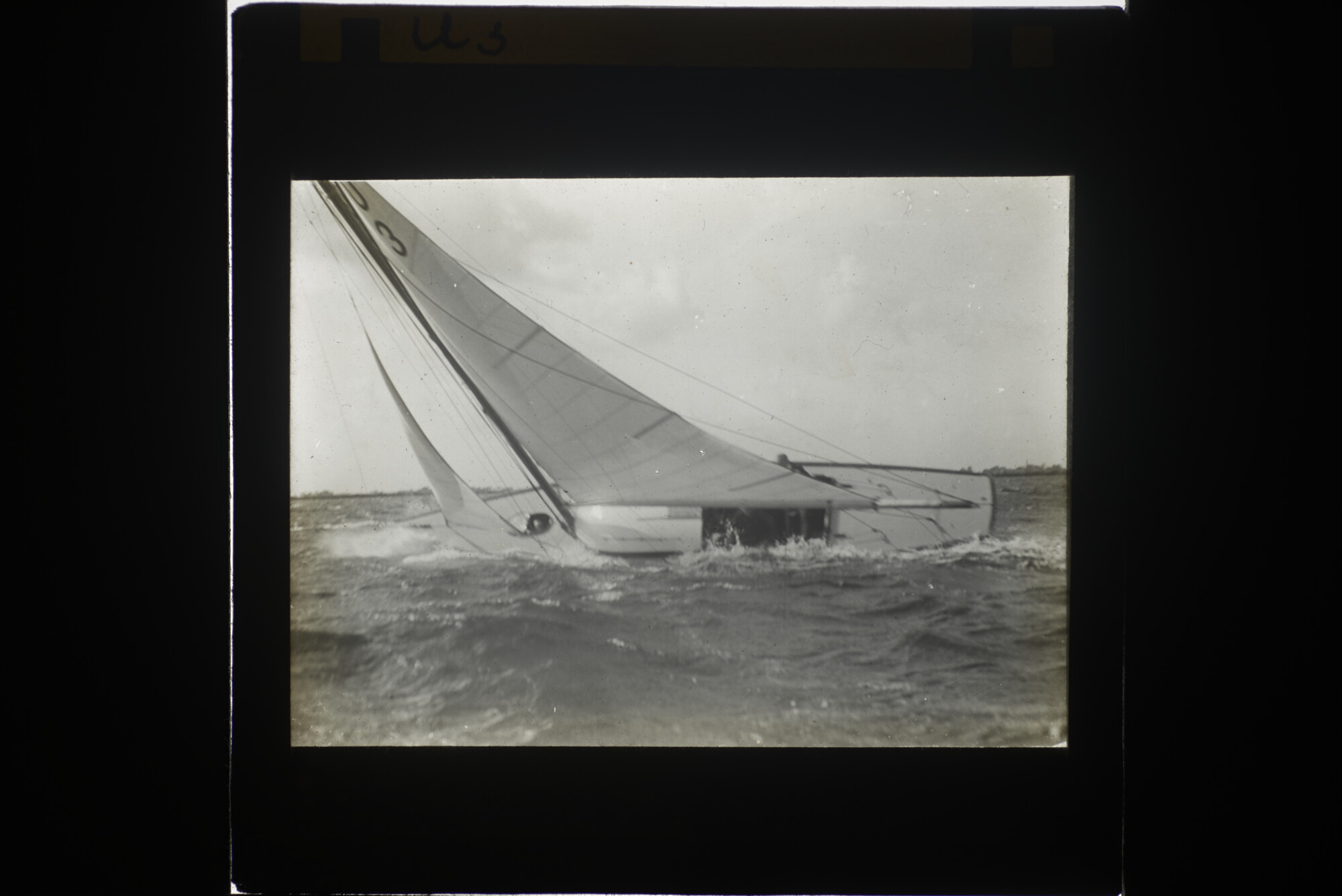 2014.0606; Vijftig lantaarnplaatjes met afbeeldingen van de Nederlandse watersport 1900-1935; lantaarnplaatje