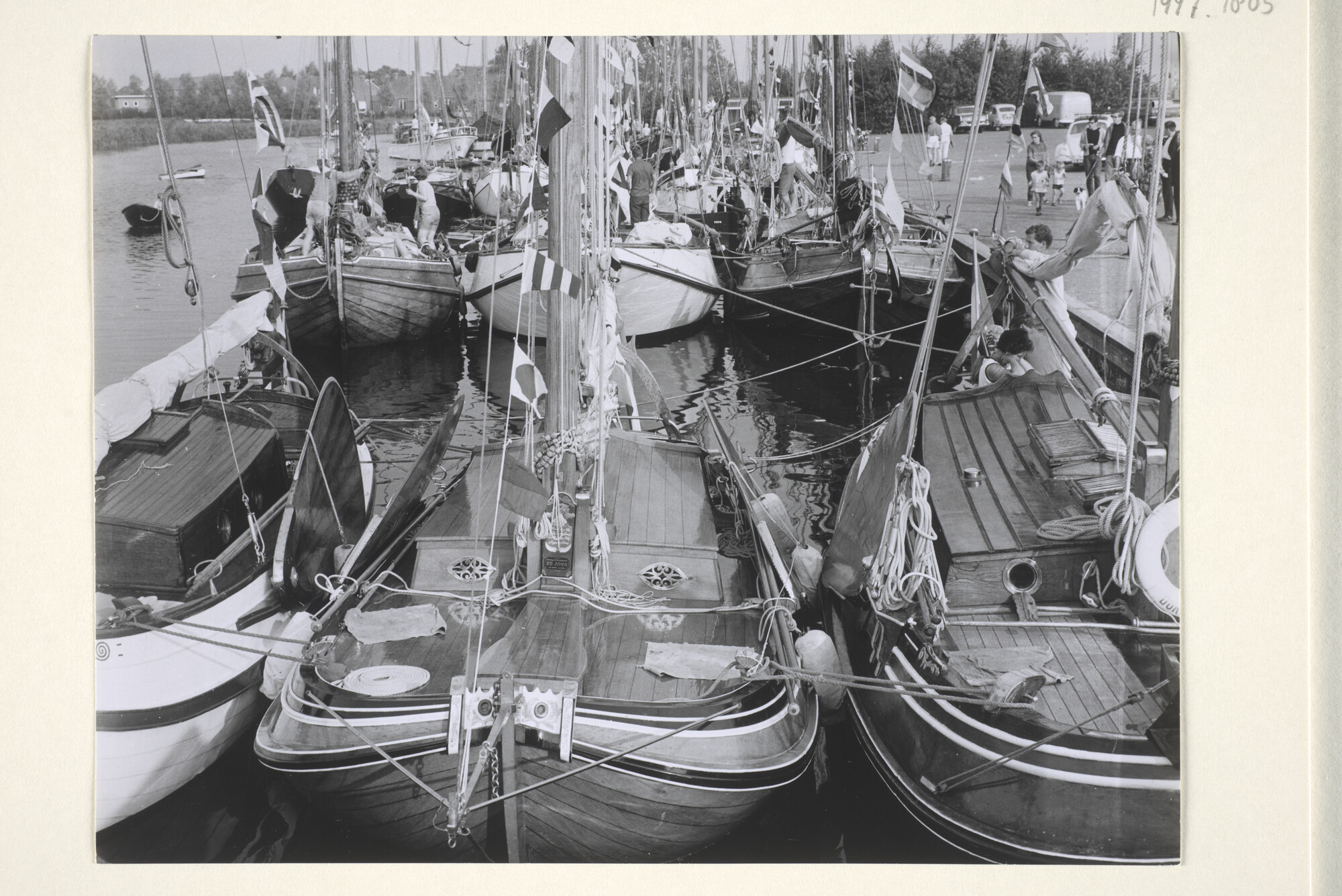 1997.1805; Reunie van platbodems te Sloten, 1965; foto