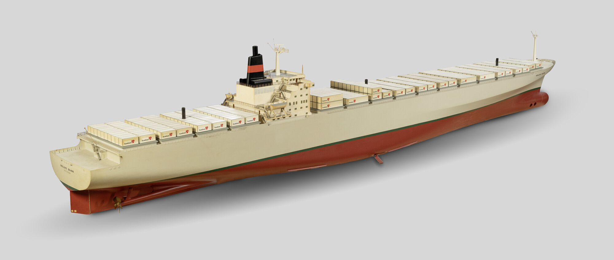 S.4832; Sleepmodel van het containerschip Nedlloyd Dejima; scheepsmodel