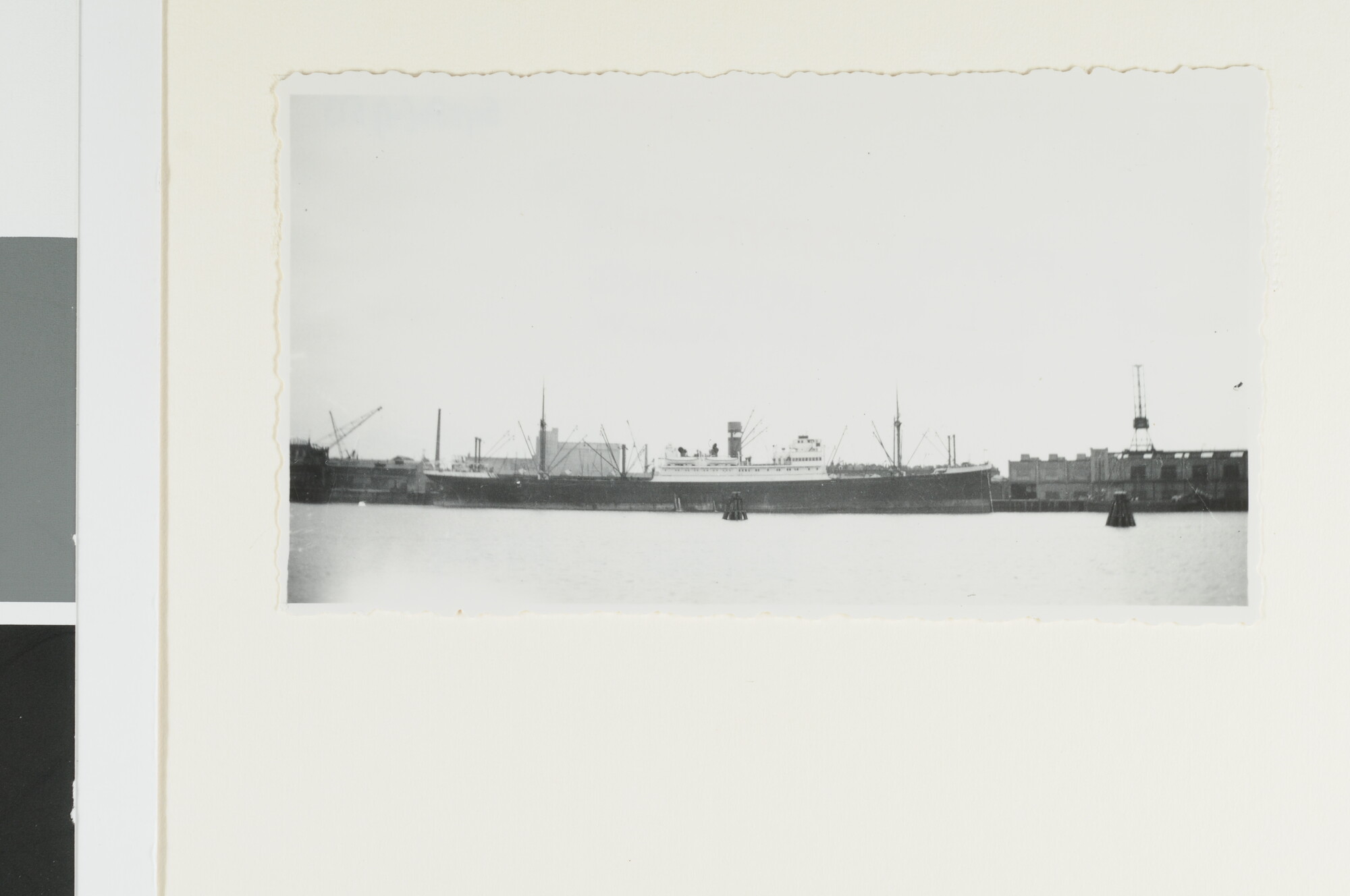 S.4380(04)513; Het vracht-passagiersschip ms. Delftdijk (1952: Dongedijk) van de [...]; foto