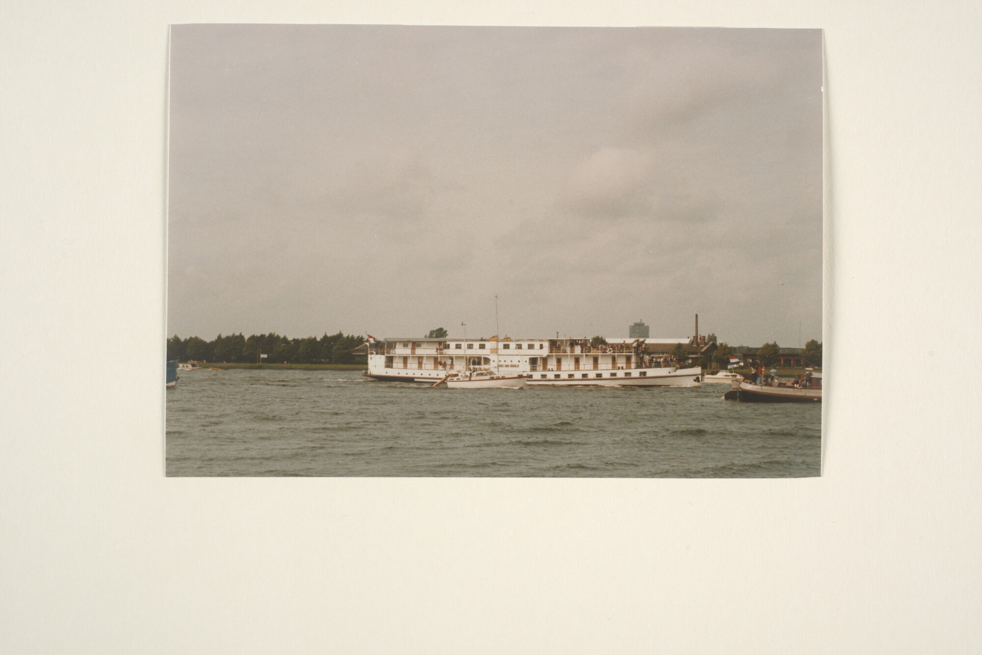 1996.3341; Kleurenfoto van de gerestaureerde salonboot Prins van Oranje (ex- [...]; foto