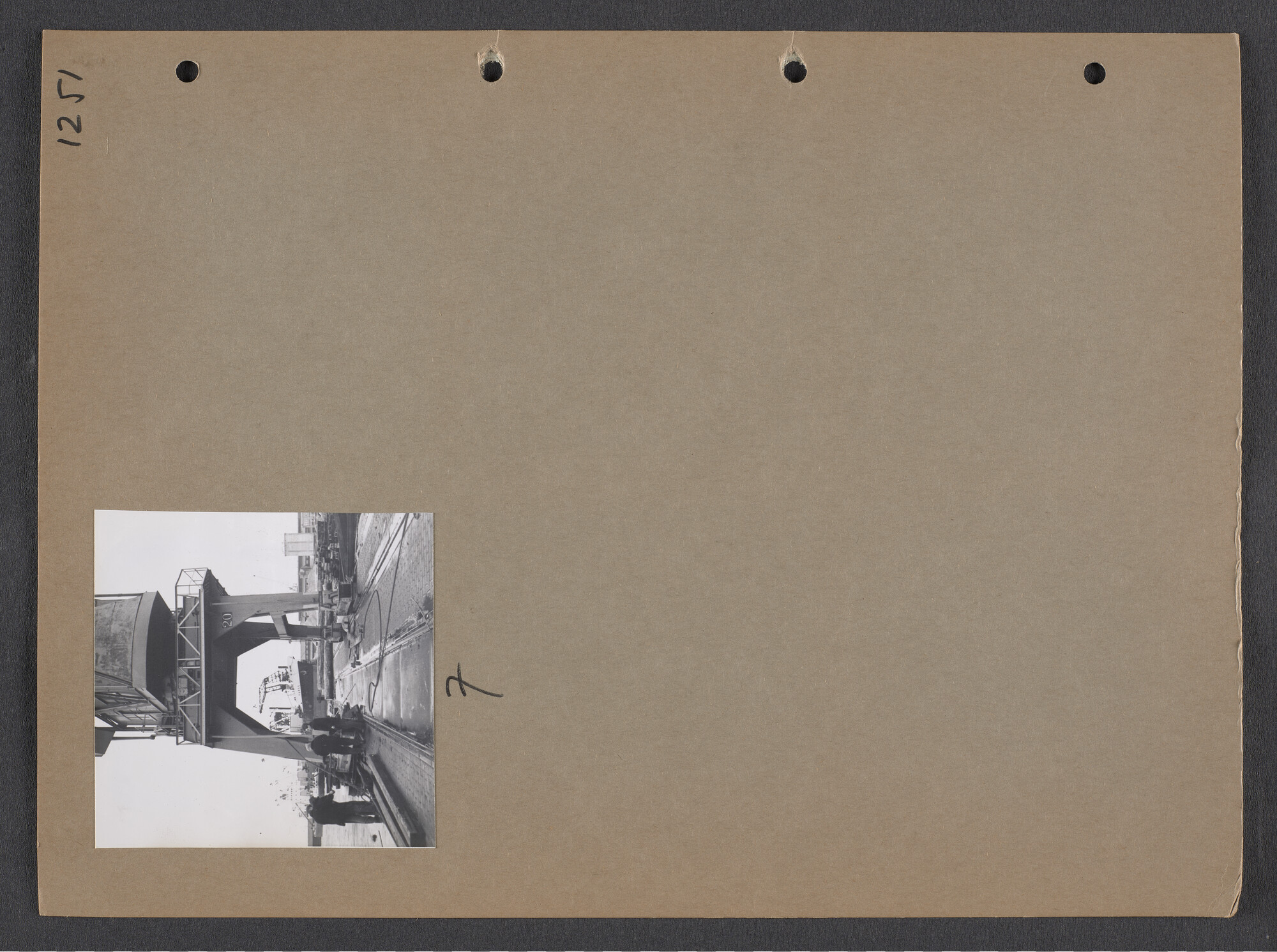 S.9102(32); Multomap met foto's door Ben Burgers, samengesteld door de Vereniging De Amsterdamsche Haven; foto