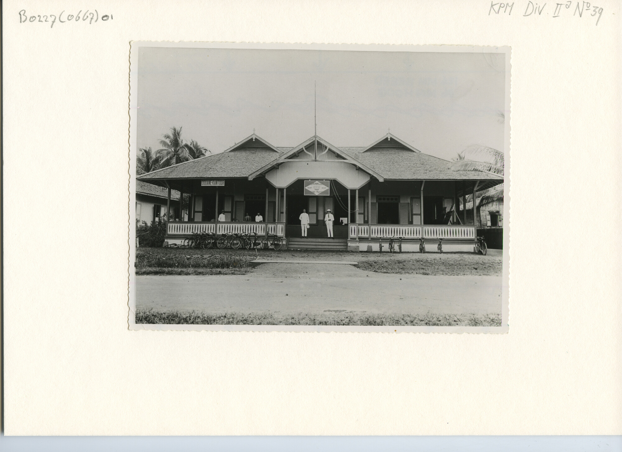 B.0227(0667)01; Het agentschap van de KPM te Bandjermasin; foto