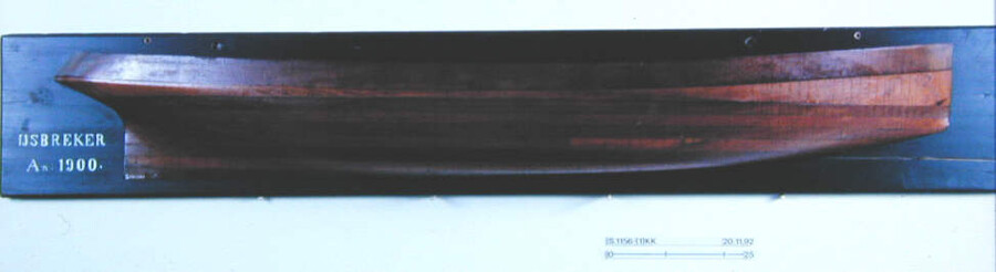 S.1156(01)37; Halfmodel van de ijsbreker Christiaan Brunings; scheepsmodel