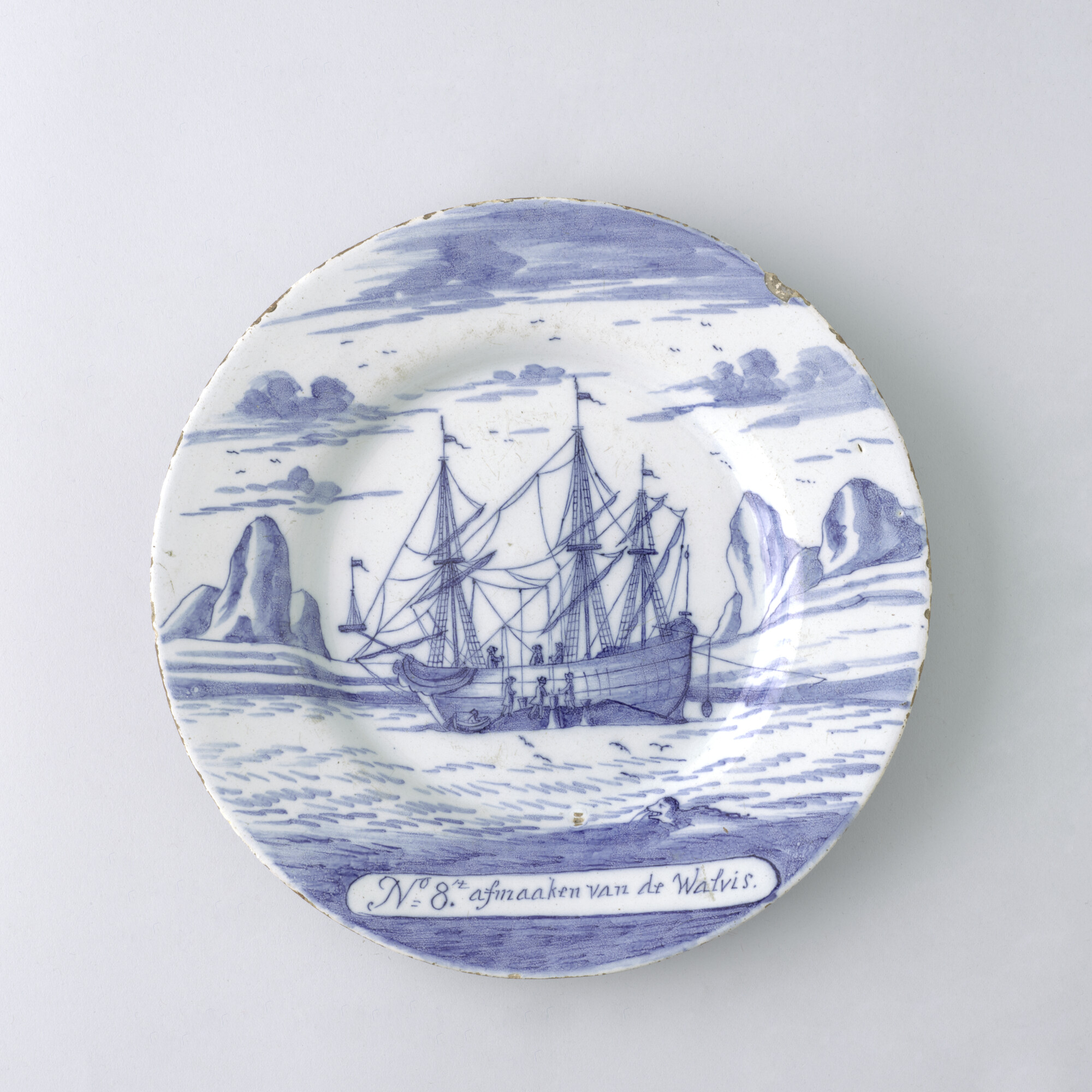 2012.1622; Bord van Delfts aardewerk met afbeelding van de walvisvaart; sierbord