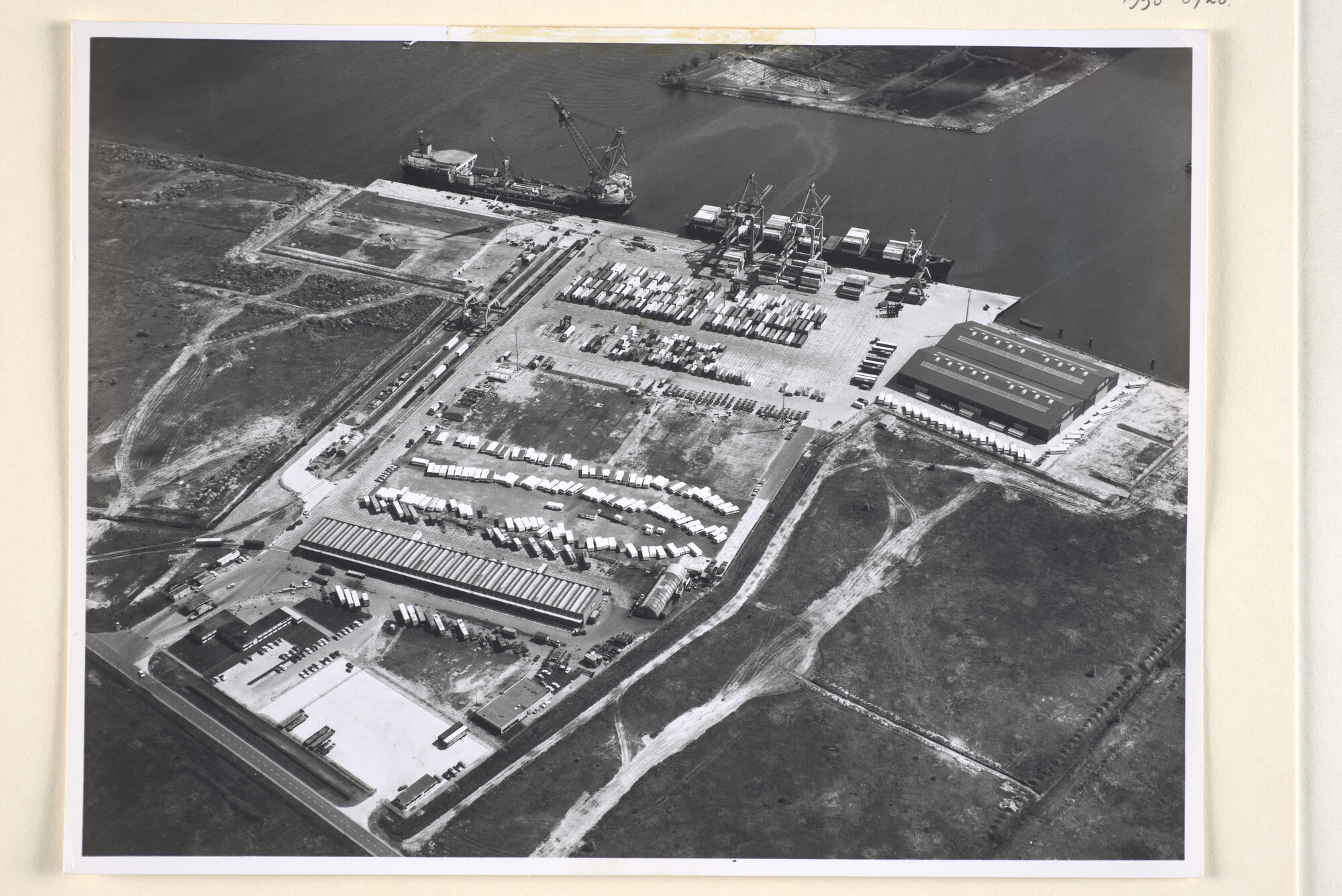 1995.5720; Luchtfotos van de Container Terminal Amsterdam [later: Combined Terminal [...]; luchtfoto