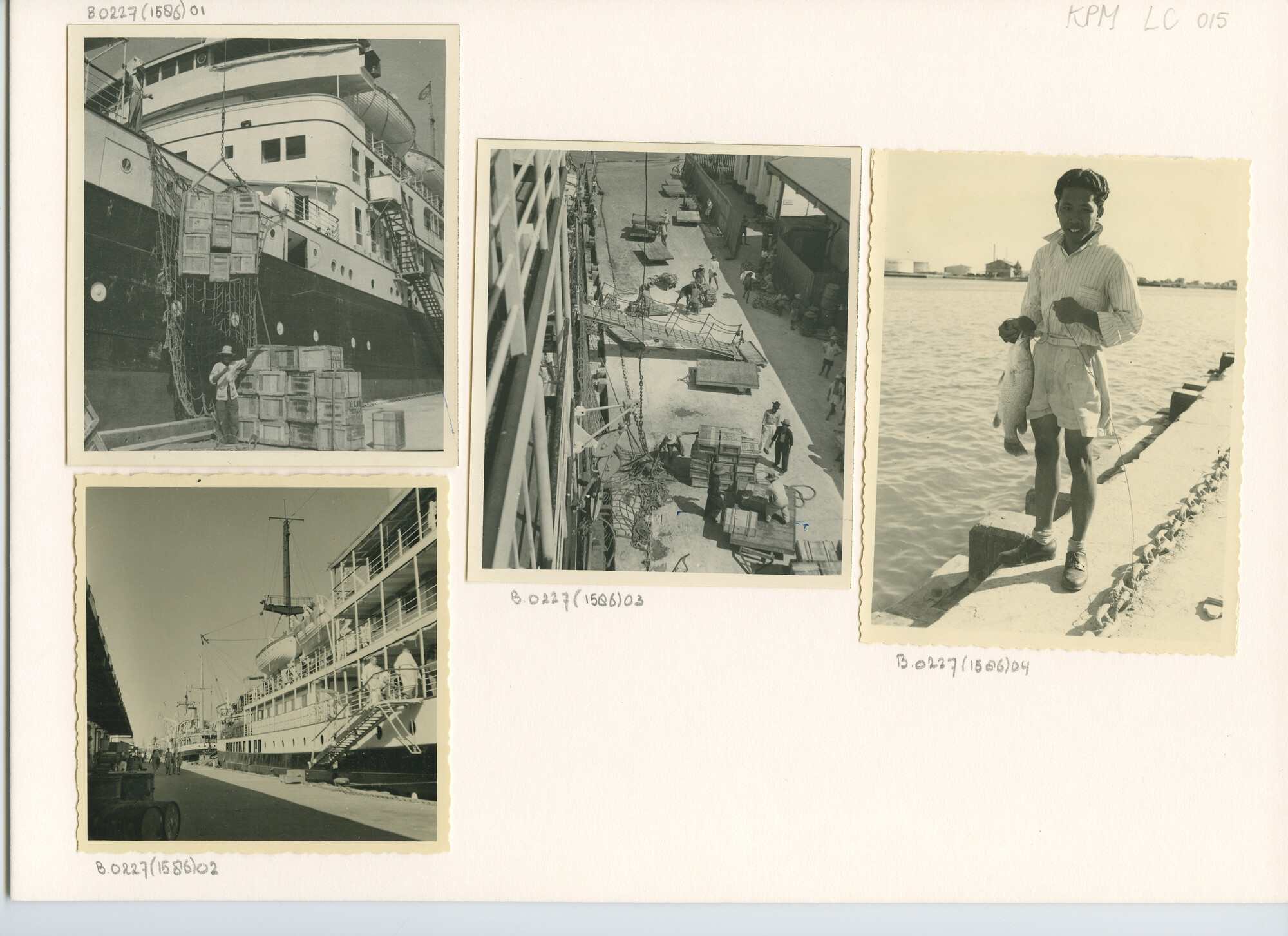 B.0227(1586)04; Havengezichten te Tandjoeng Perak (Soerabaja); foto