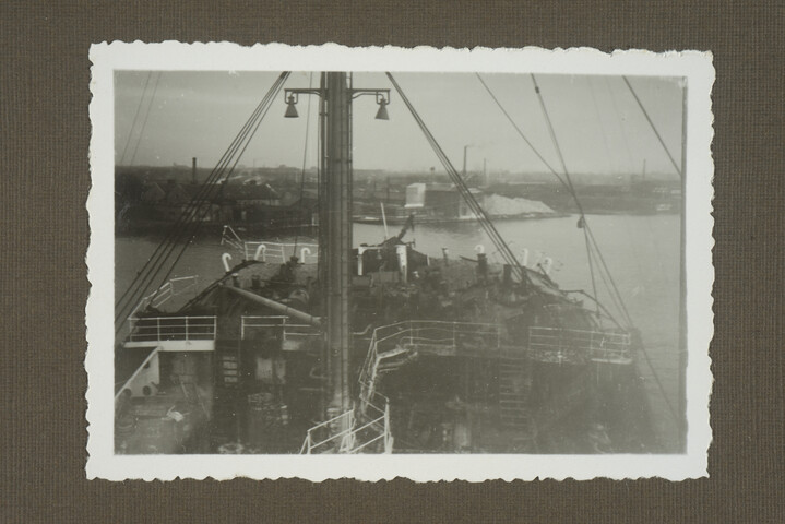2001.1755; Omslag met vele foto's en knipsels van meest bergingsactiviteiten door Reederij v/h Gebroeders Goedkoop te Amsterdam in de periode 1929 / 1949; omslag