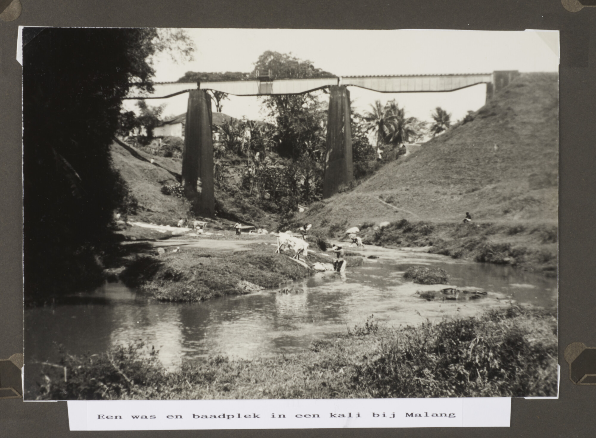 2019.0973; Fotoalbum van luitenant-ter-zee 2e klasse bij de Dienst der Conservatie Bouwen Huisman (1912-2001); fotoalbum