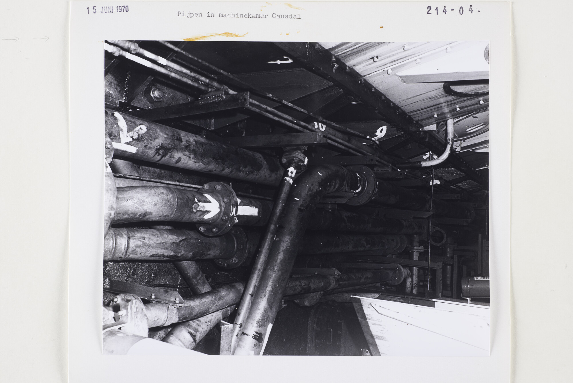 S.5444(5137)4; Situatiefoto van de toestand in de motorkamer van de Gausdal; foto