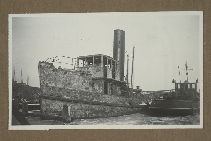 2001.1755; Omslag met vele foto's en knipsels van meest bergingsactiviteiten door Reederij v/h Gebroeders Goedkoop te Amsterdam in de periode 1929 / 1949; omslag