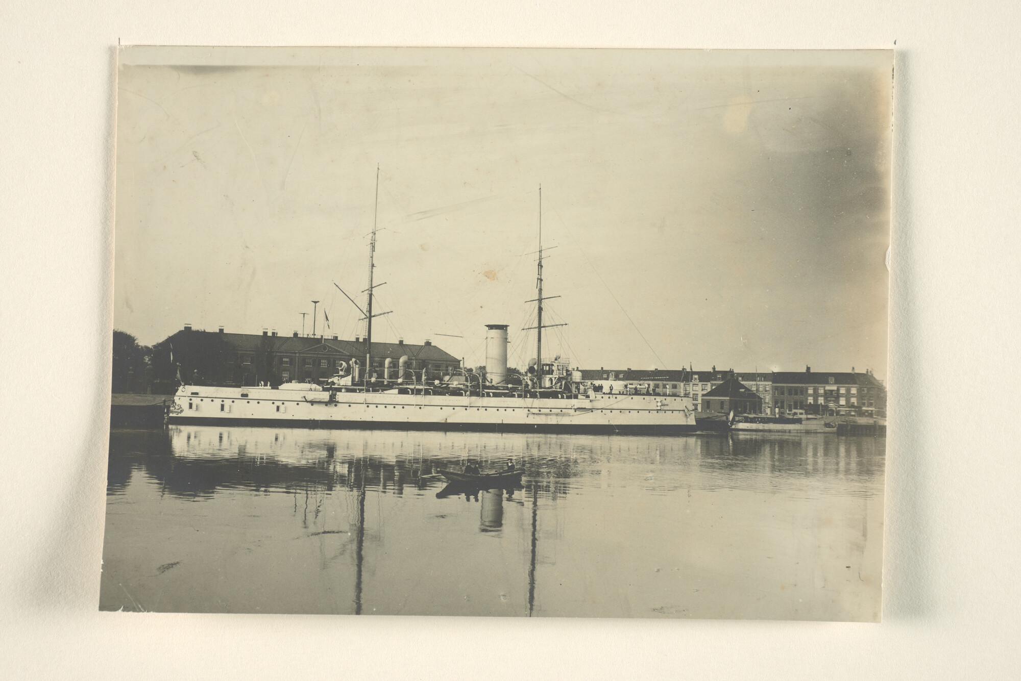 1994.7222; Het pantserschip Hr.Ms. Koningin Regentes; foto
