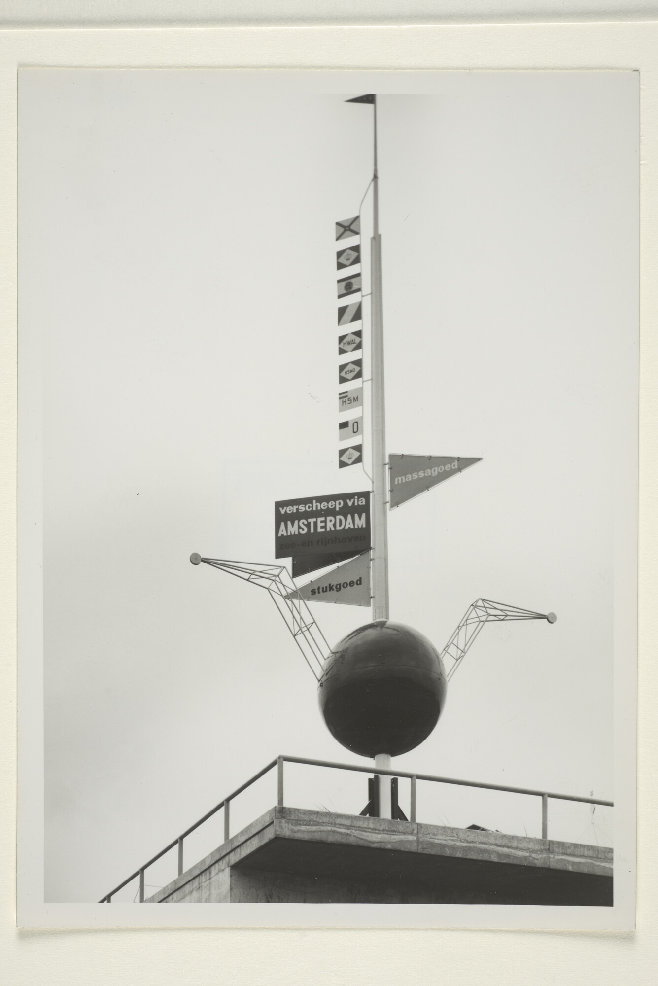 1998.1701; Foto's van de mast van Amsterdamse reders en cargadoors en een nieuwe stand van de Vereniging 'De Amsterdamsche Haven' op de Jaarbeurs te Utrecht [...]; fotoreportage