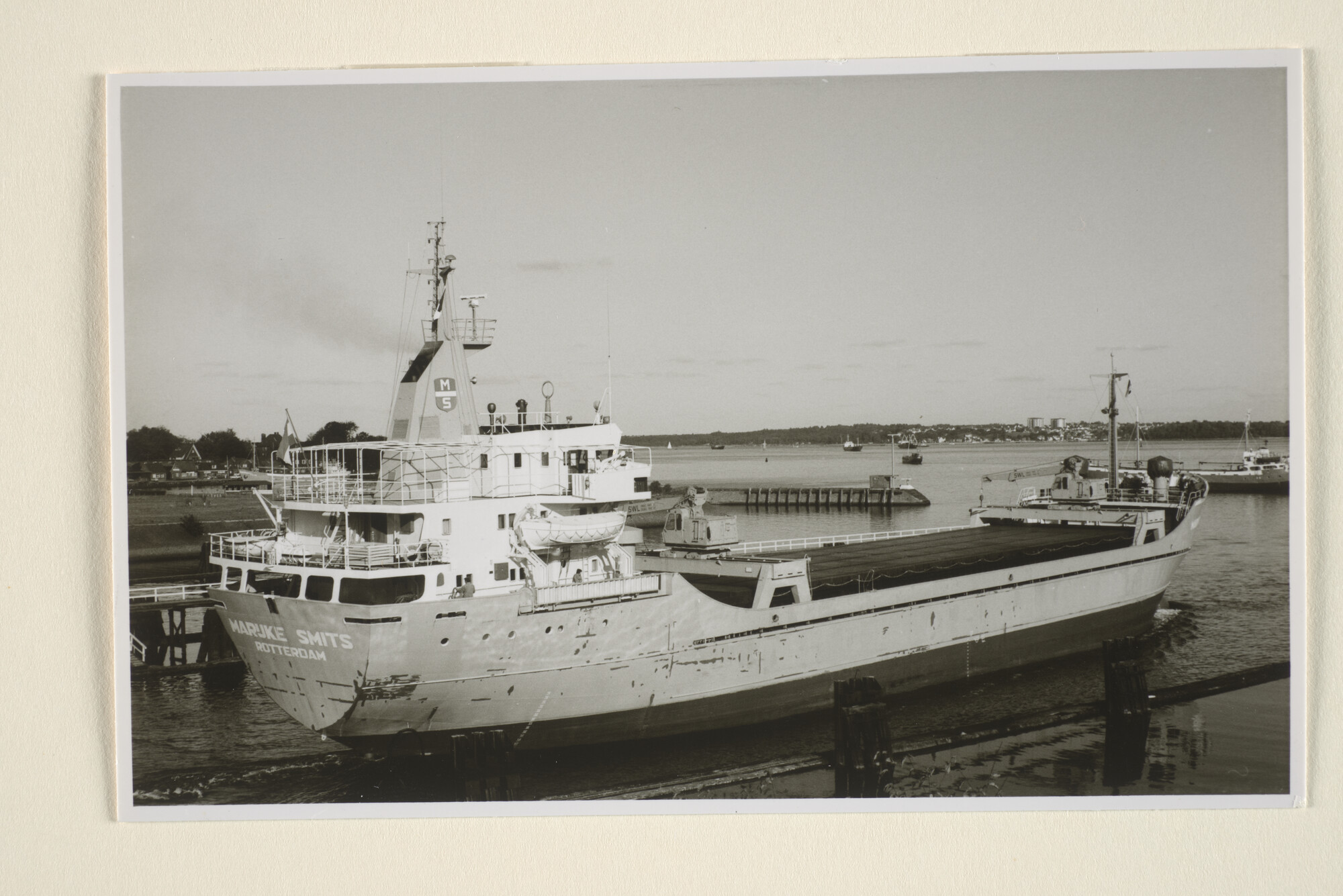 1996.2304; De coaster ms. 'Marijke Smits' van M. Smits te Rotterdam; foto